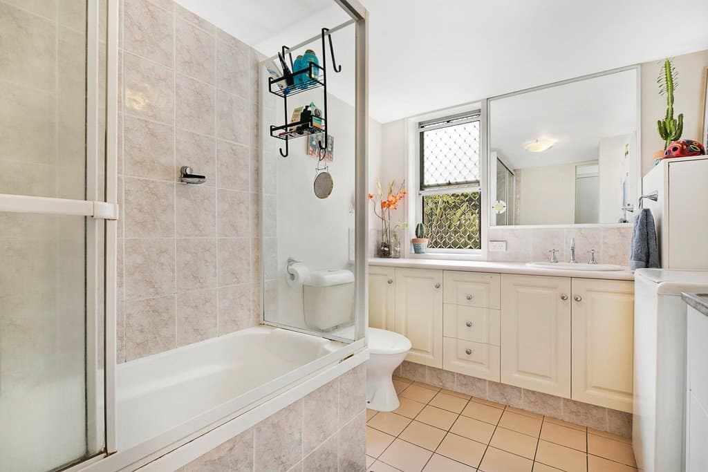 4/16 Djerral Ave, BURLEIGH HEADS QLD 4220, Burleigh Heads Property Image - Thumbnail 6