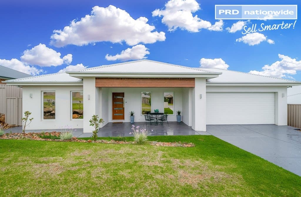 16 Pooginook Place, BOURKELANDS NSW 2650, Bourkelands - Image 1