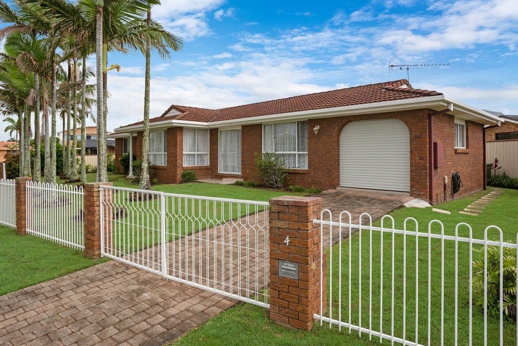 4 Kinglet Street, BURLEIGH WATERS QLD 4220, Burleigh Waters - Image 1