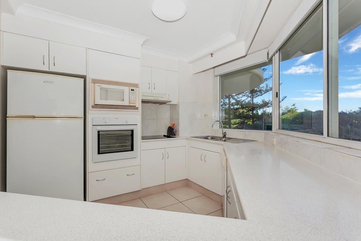 1A/238 The Esplanade, BURLEIGH HEADS QLD 4220, Burleigh Heads Property Image - Thumbnail 5