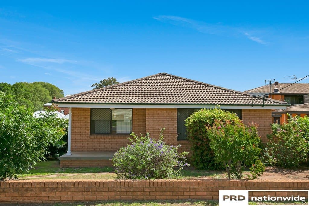 1/51
                Rawson
                Avenue
            
            
            
            tamworth
            
            
            NSW,
            2340, Tamworth - Thumbnail 2