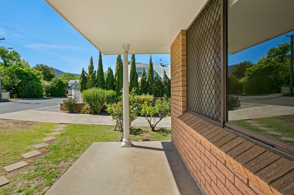 1/51
                Rawson
                Avenue
            
            
            
            tamworth
            
            
            NSW,
            2340, Tamworth - Thumbnail 3