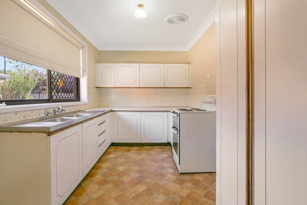 1/51
                Rawson
                Avenue
            
            
            
            tamworth
            
            
            NSW,
            2340, Tamworth - Thumbnail 6