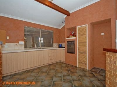 16 Squires Gardens, Stratton, Stratton - Thumbnail 2