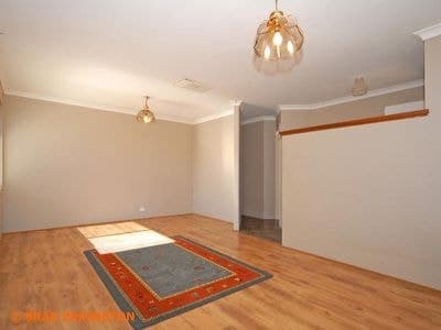 16 Squires Gardens, Stratton, Stratton - Thumbnail 4