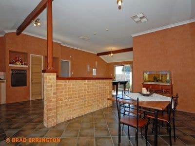 16 Squires Gardens, Stratton, Stratton - Thumbnail 7