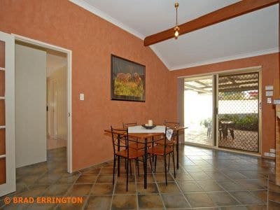 16 Squires Gardens, Stratton, Stratton - Thumbnail 8