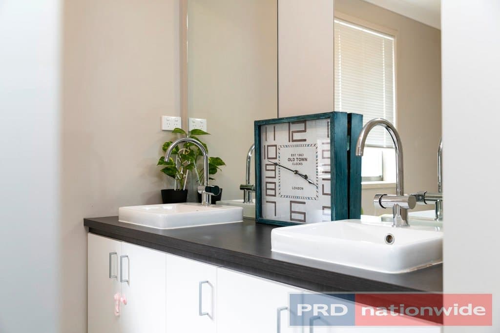 29
                Wilmott
                Street
            
            
            
            lucas
            
            
            VIC,
            3350, Lucas - Thumbnail 5