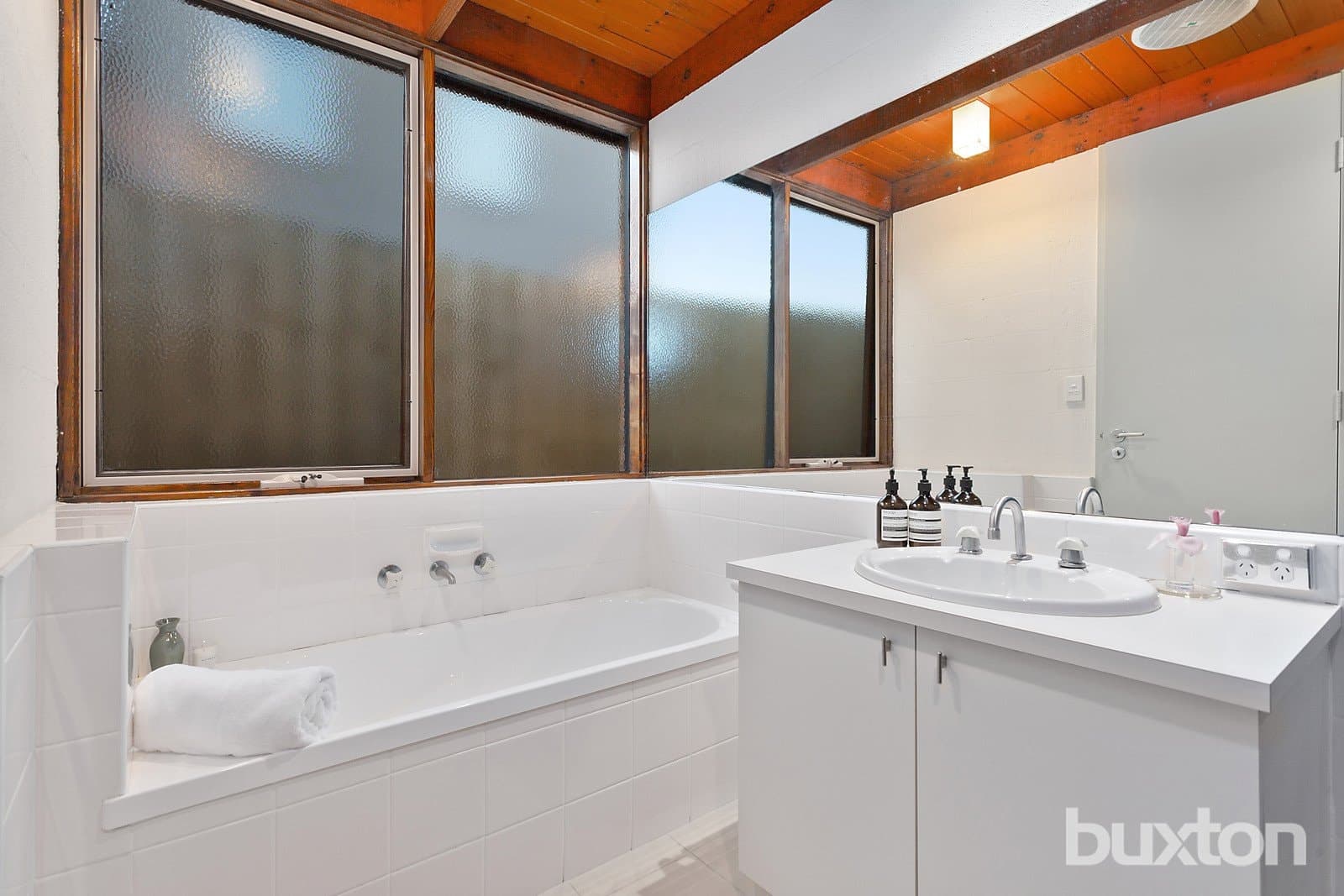44 Cleveland Road,
                        
                    
                    
                        
                            Ashwood, Ashwood - Thumbnail 8