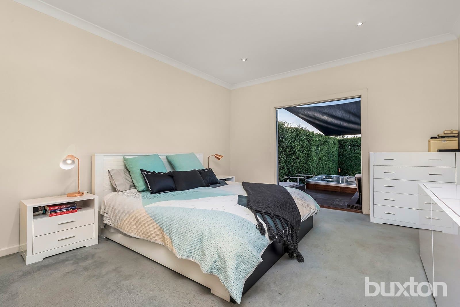 31 Rotherwood Drive,
                        
                    
                    
                        
                            Malvern East, Malvern East - Thumbnail 4