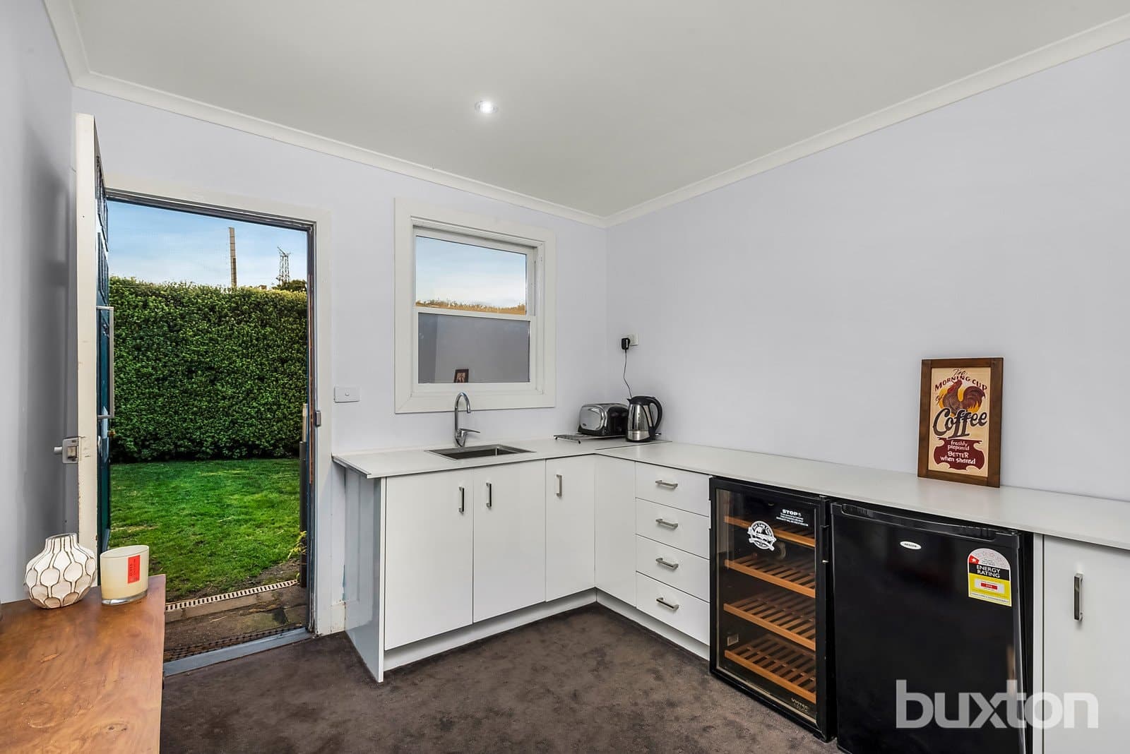 31 Rotherwood Drive,
                        
                    
                    
                        
                            Malvern East, Malvern East - Thumbnail 6