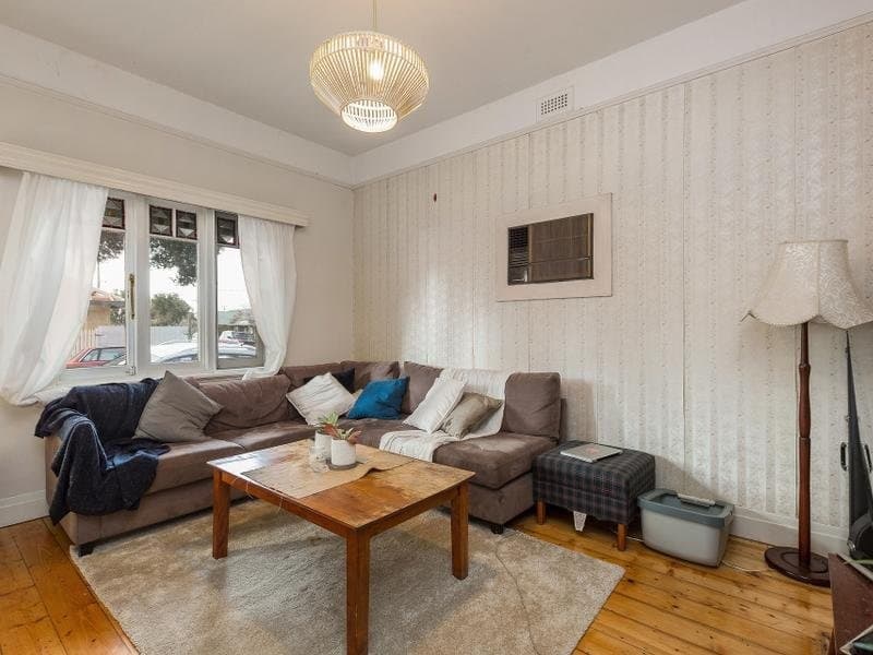 6 Deakin Street,
                        
                    
                    
                        
                            YARRAVILLE, Yarraville - Thumbnail 4