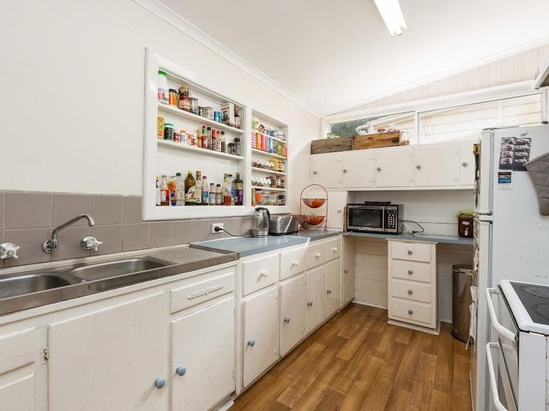 6 Deakin Street,
                        
                    
                    
                        
                            YARRAVILLE, Yarraville - Thumbnail 6