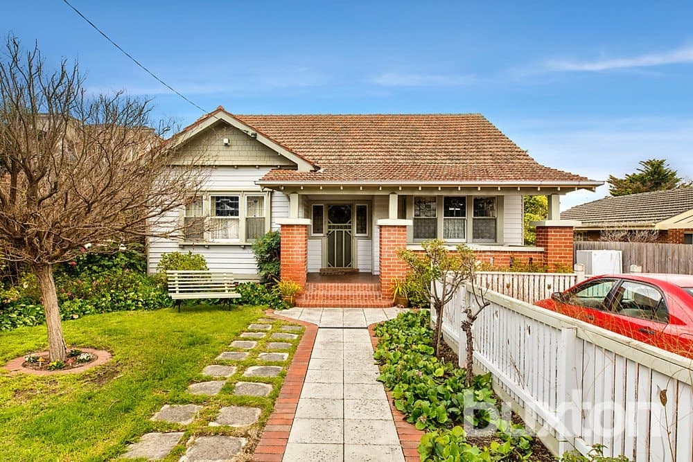 16 Summerhill Road,
                        
                    
                    
                        
                            GLEN IRIS, Glen Iris - Image 1