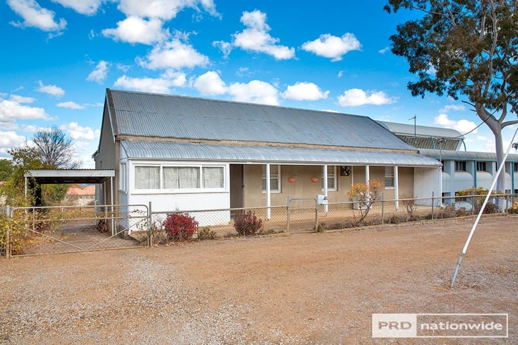 131
                Johnston
                Street
            
            
            
            tamworth
            
            
            NSW,
            2340, North Tamworth - Thumbnail 2