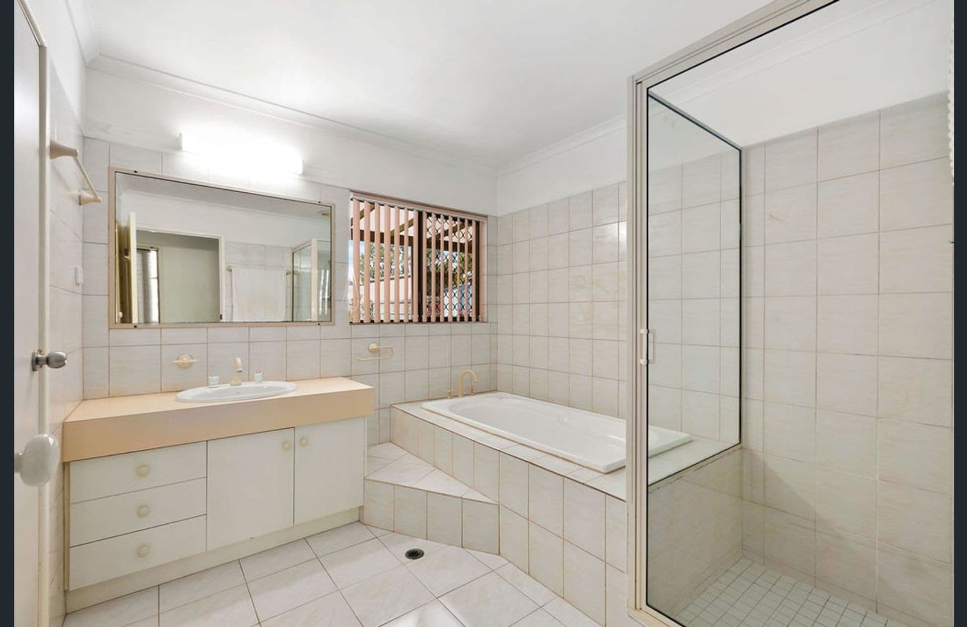 Shop 5a, 1 Dolphin Avenue, Tin Can Bay, QLD, 4580, Tin Can Bay - Thumbnail 6