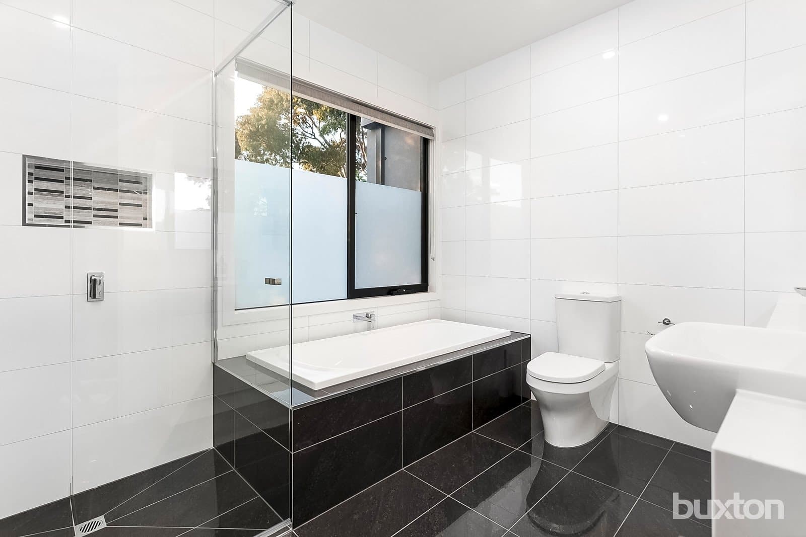 6a Sylvan Crescent,
                        
                    
                    
                        
                            Ashwood, Ashwood - Thumbnail 7