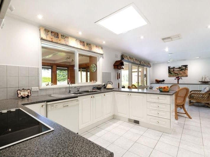 2A Blake Court,
                        
                    
                    
                        
                            MOUNT ELIZA, Mount Eliza - Thumbnail 5