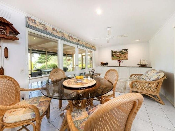 2A Blake Court,
                        
                    
                    
                        
                            MOUNT ELIZA, Mount Eliza - Thumbnail 8