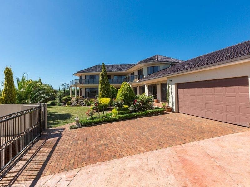 2 Earimil Drive,
                        
                    
                    
                        
                            MOUNT ELIZA, Mount Eliza - Image 1