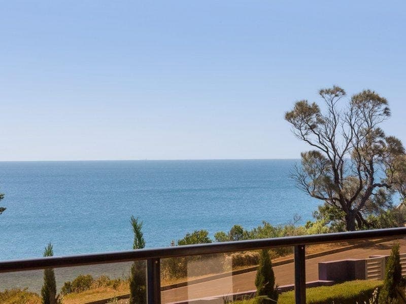 2 Earimil Drive,
                        
                    
                    
                        
                            MOUNT ELIZA, Mount Eliza - Thumbnail 2