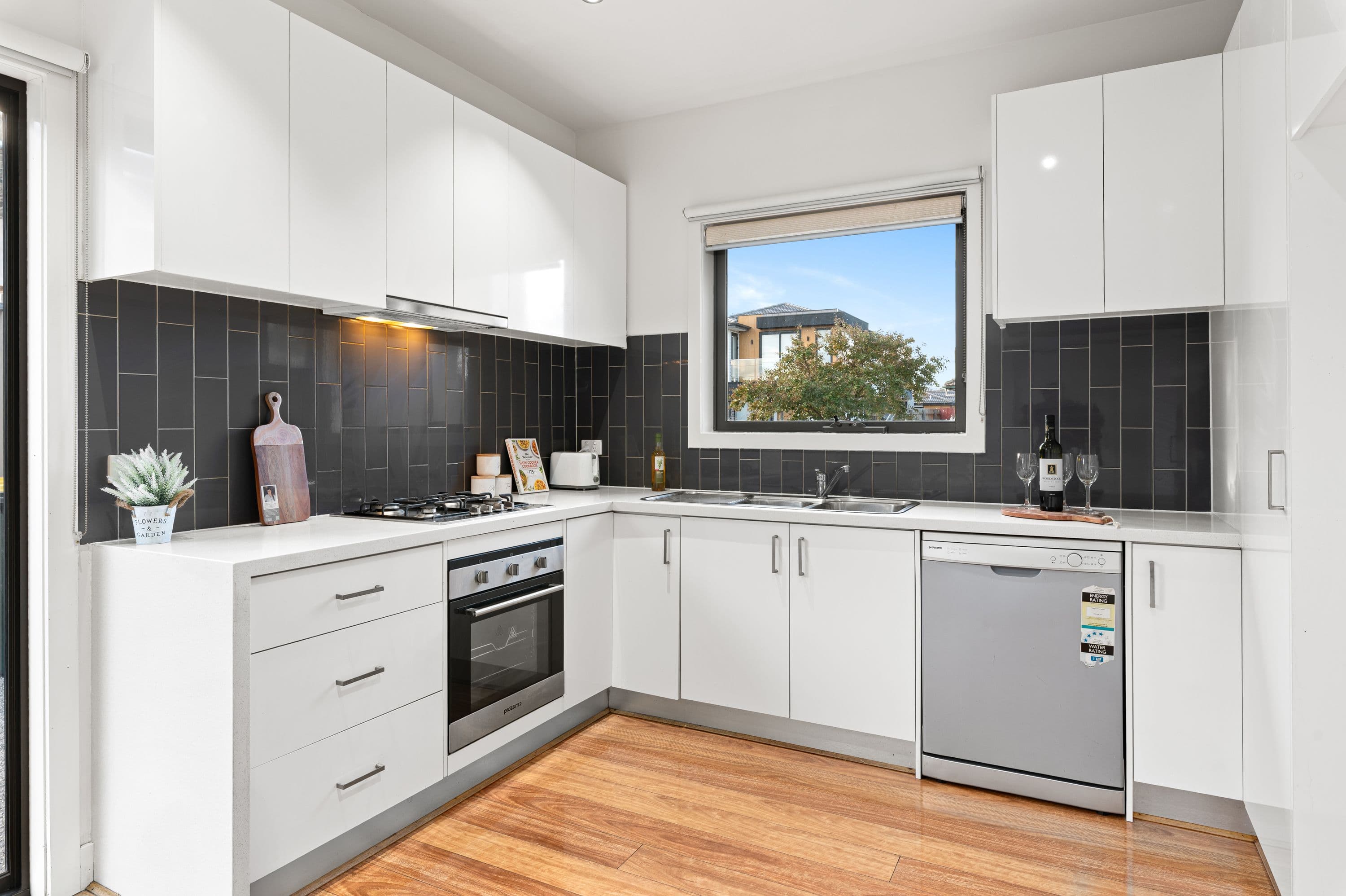 81 Arundel Avenue, Reservoir VIC 3073, Reservoir - Thumbnail 4