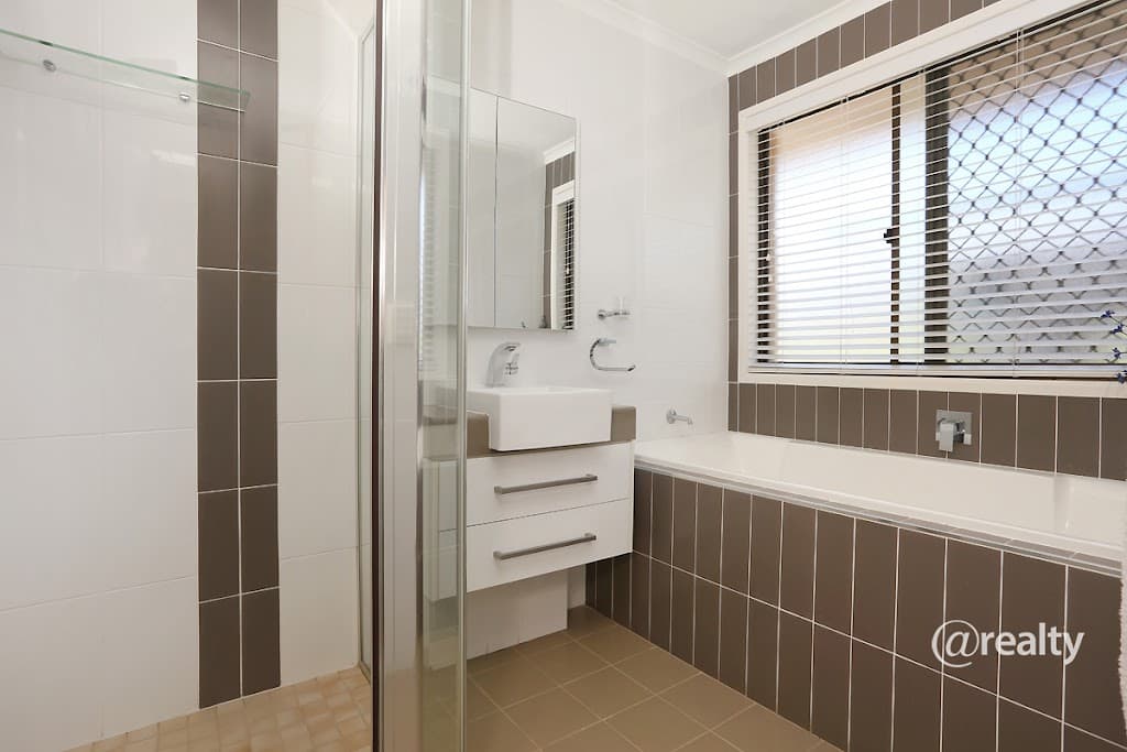 7 Breakspear Road, Molendinar, QLD, 4214, Molendinar - Thumbnail 2