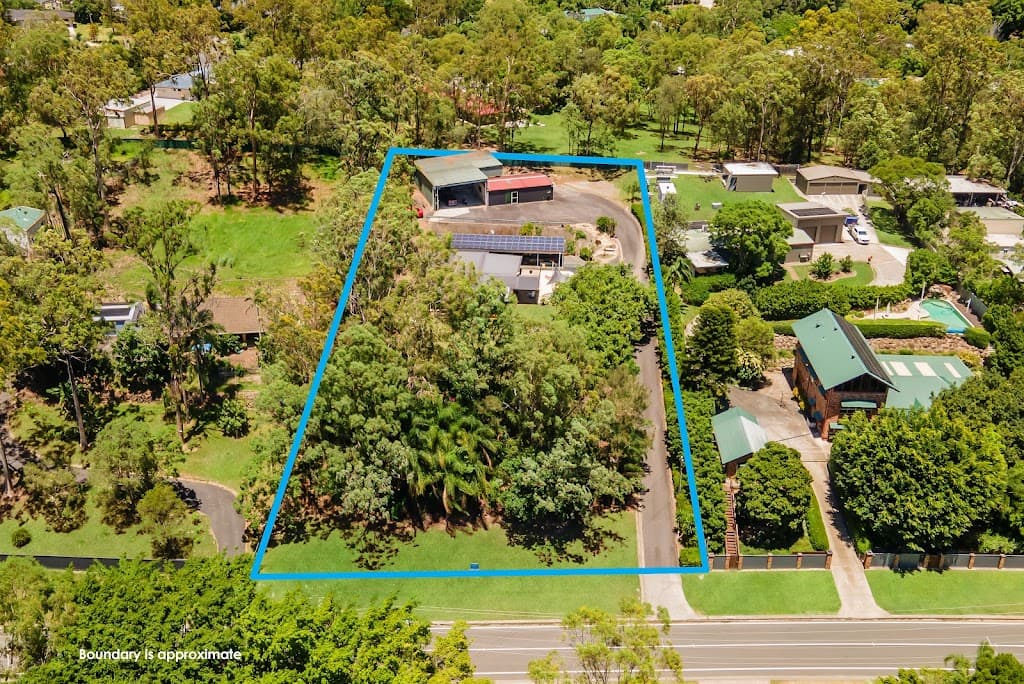 220 Banyula Drive, Gaven, QLD, 4211, Gaven - Thumbnail 3