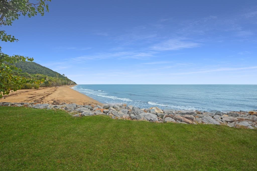 8 Feldt Street, Flying Fish Point, QLD, 4860, Flying Fish Point - Thumbnail 2