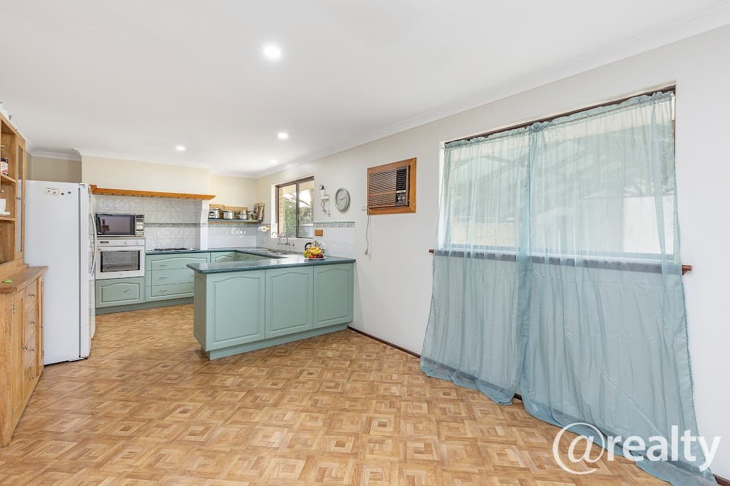 7 McCormack Place, Maida Vale, WA, 6057, Maida Vale - Thumbnail 3