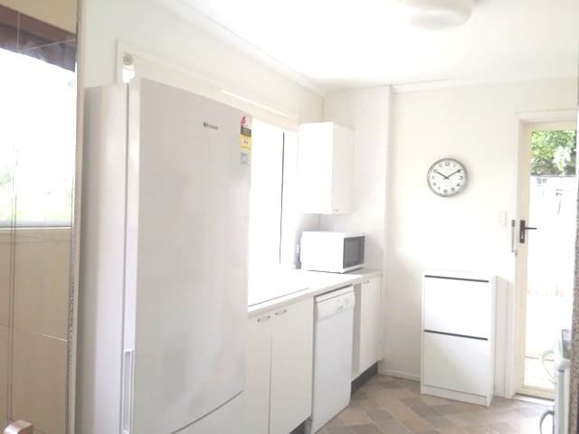 1/104 CARMODY ROAD, St Lucia, QLD, 4067, St Lucia - Thumbnail 6