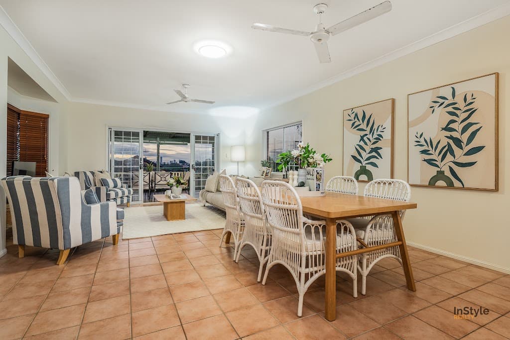 8 Acacia Close, Holland Park West, QLD, 4121, Holland Park West - Thumbnail 5
