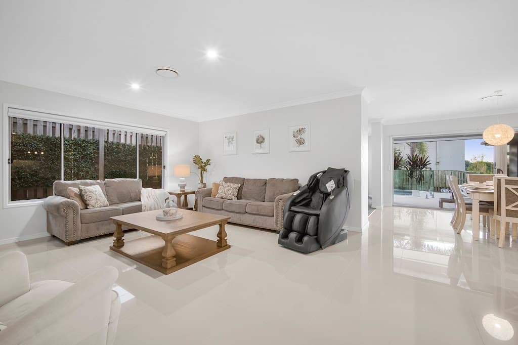 19 Riverbreeze Crescent, Maudsland, QLD, 4210, Maudsland - Thumbnail 4