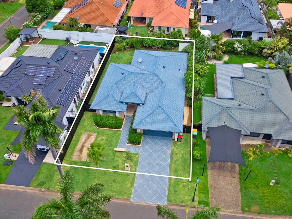 10 Ballybunyon Crescent, Hope Island, QLD, 4212, Hope Island - Thumbnail 2