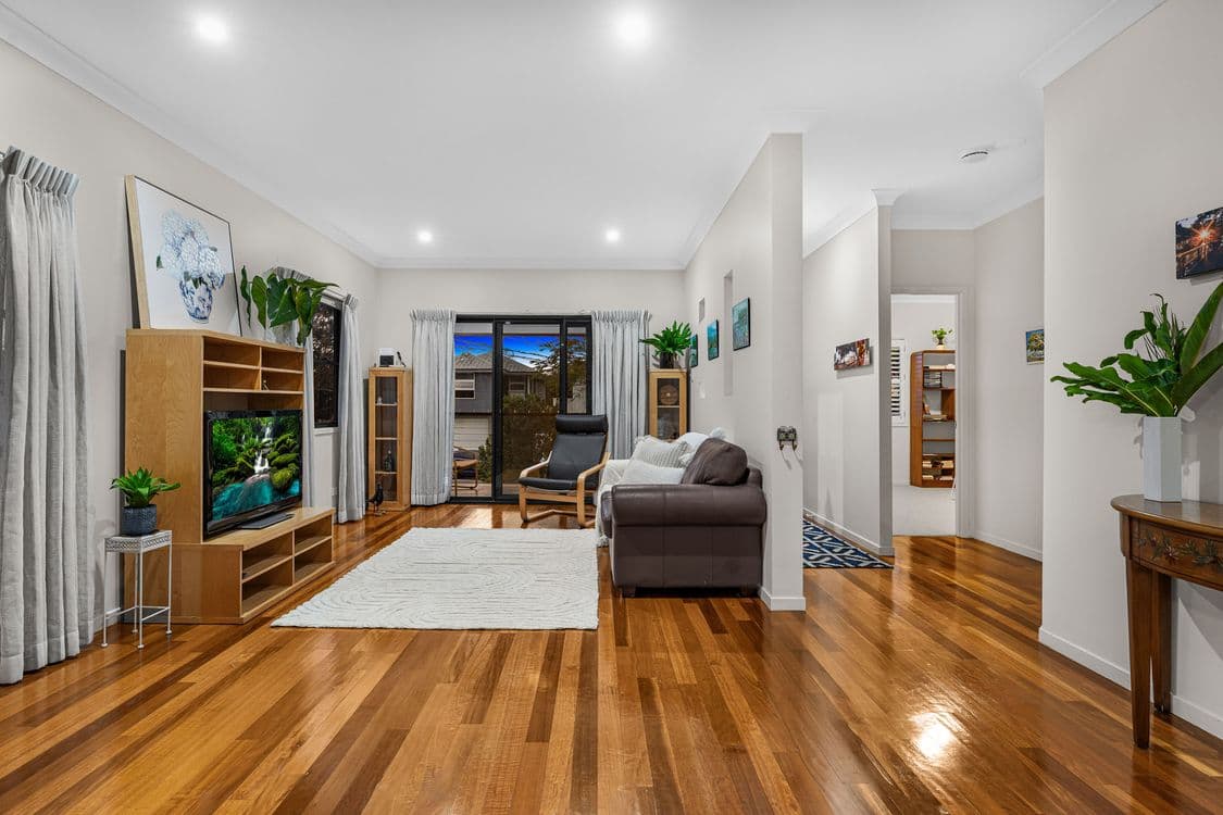 94 Moreton Avenue, WYNNUM, QLD 4178, Wynnum - Thumbnail 2