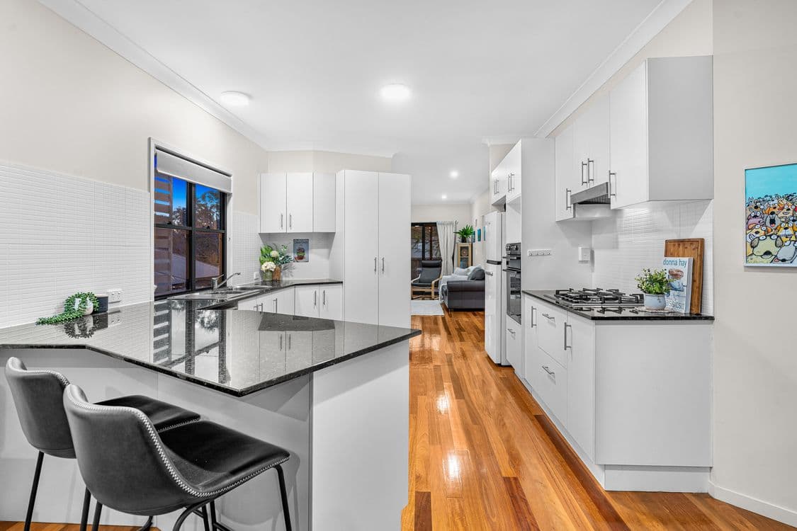 94 Moreton Avenue, WYNNUM, QLD 4178, Wynnum - Thumbnail 3