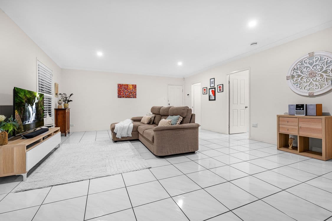 94 Moreton Avenue, WYNNUM, QLD 4178, Wynnum - Thumbnail 4