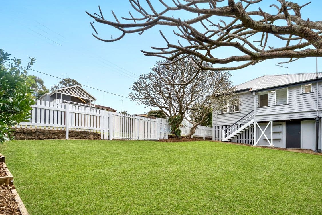 1 Iris Street, HOLLAND PARK WEST, QLD 4121, Holland Park West - Thumbnail 2