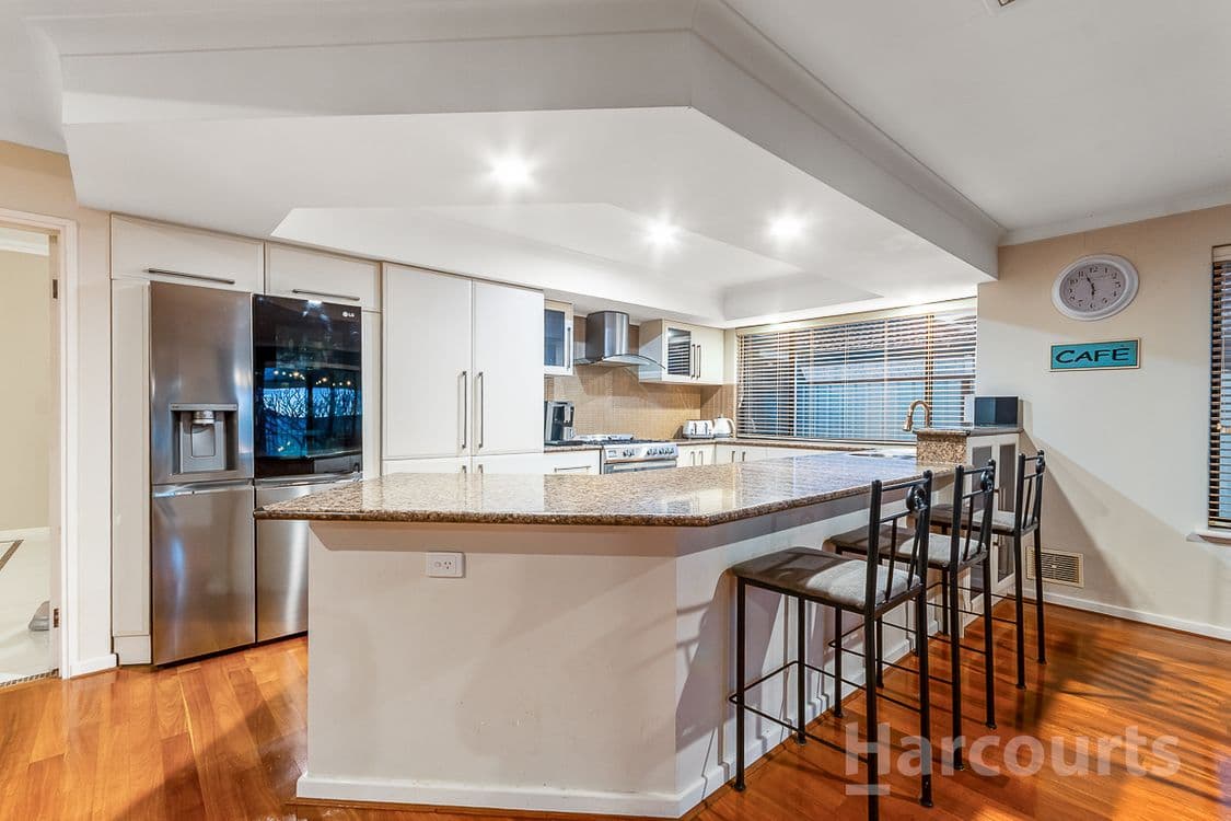 18 Regina Loop, CURRAMBINE, WA 6028, Currambine - Thumbnail 2