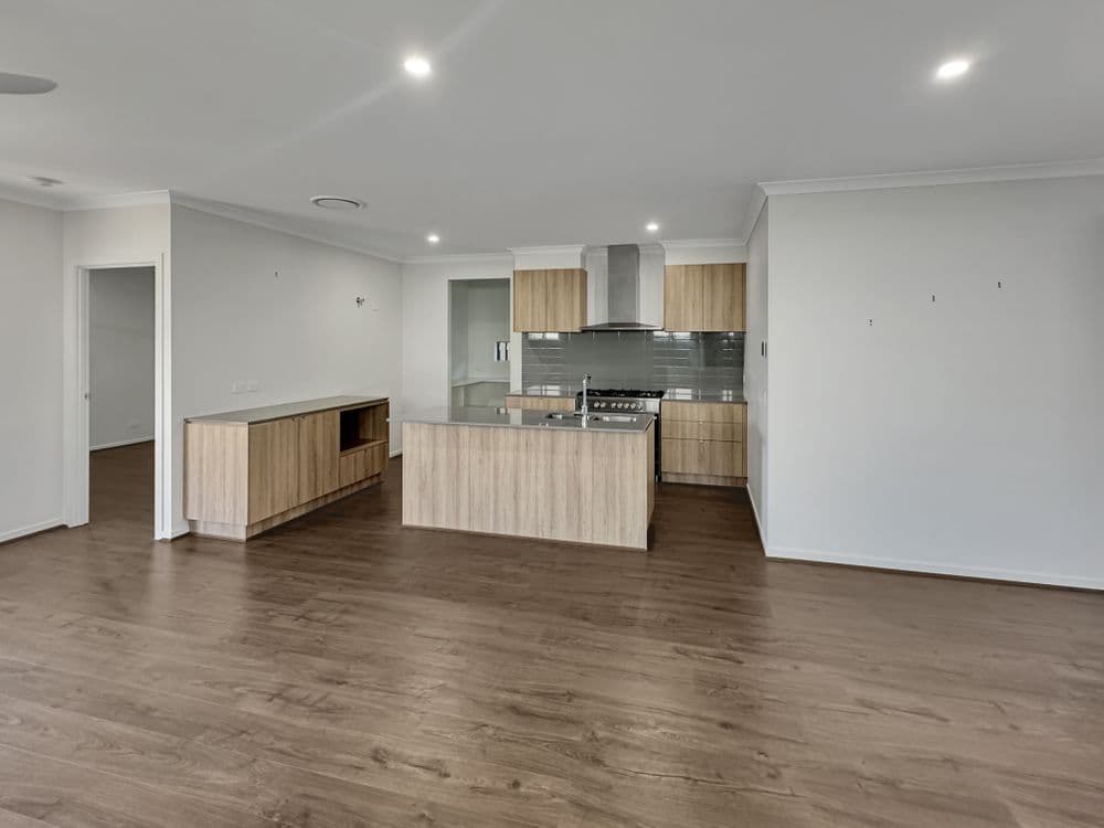 8 Macquarie St, COOMERA, QLD 4209, Coomera - Thumbnail 2