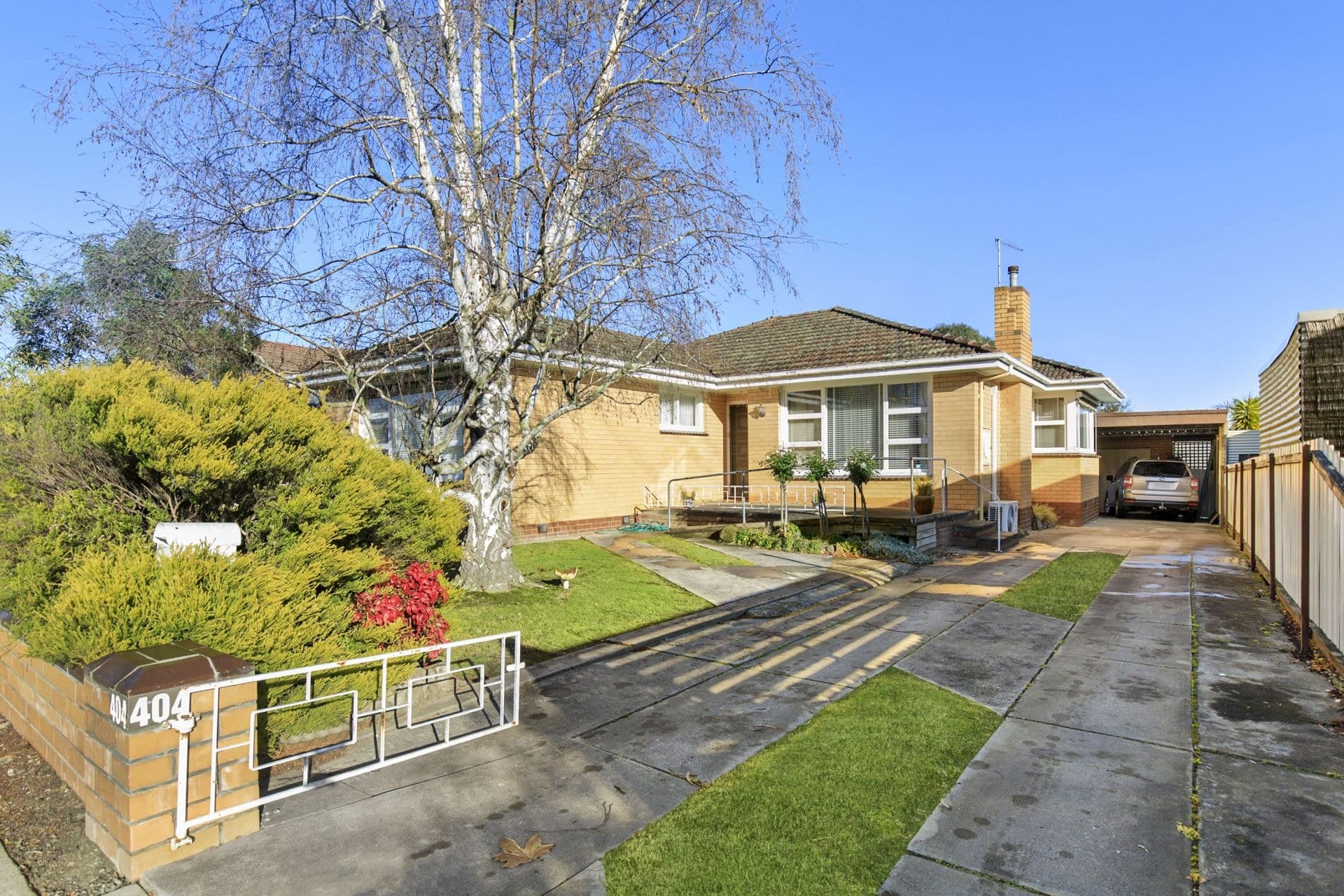 404 Joseph Street, Canadian, Canadian - Image 1