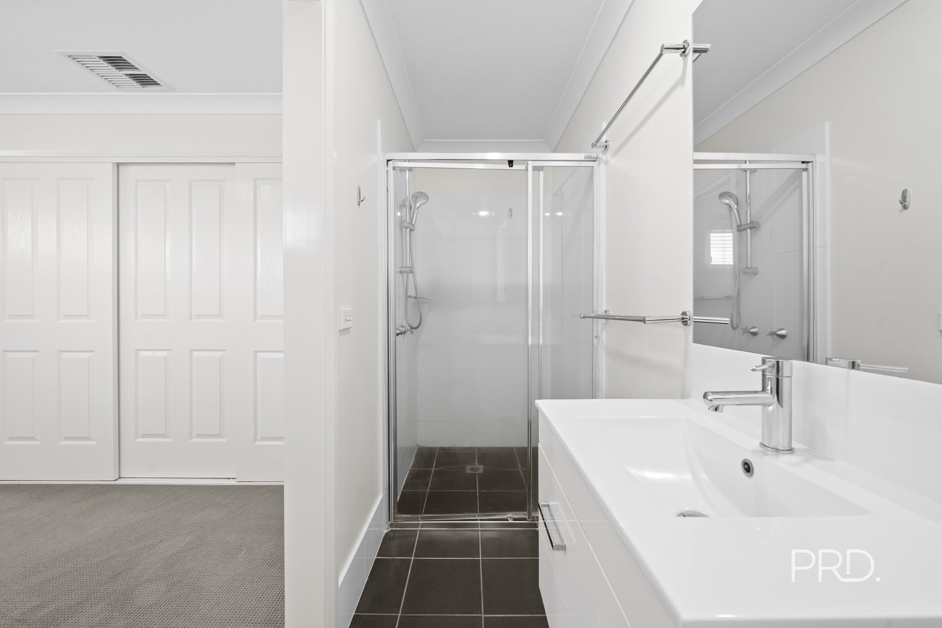 9 Murndal Place, BOURKELANDS NSW 2650, Bourkelands - Thumbnail 5