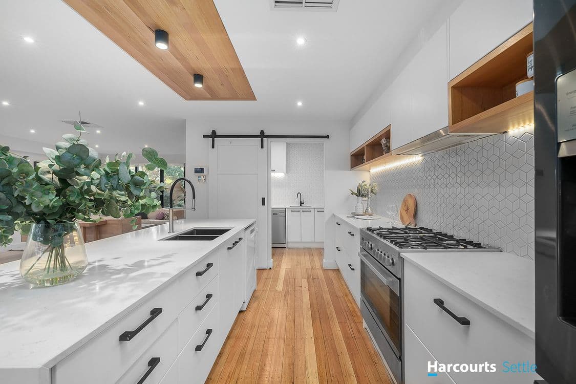 16 Jacaranda Road, WHEELERS HILL, VIC 3150, Wheelers Hill - Thumbnail 7