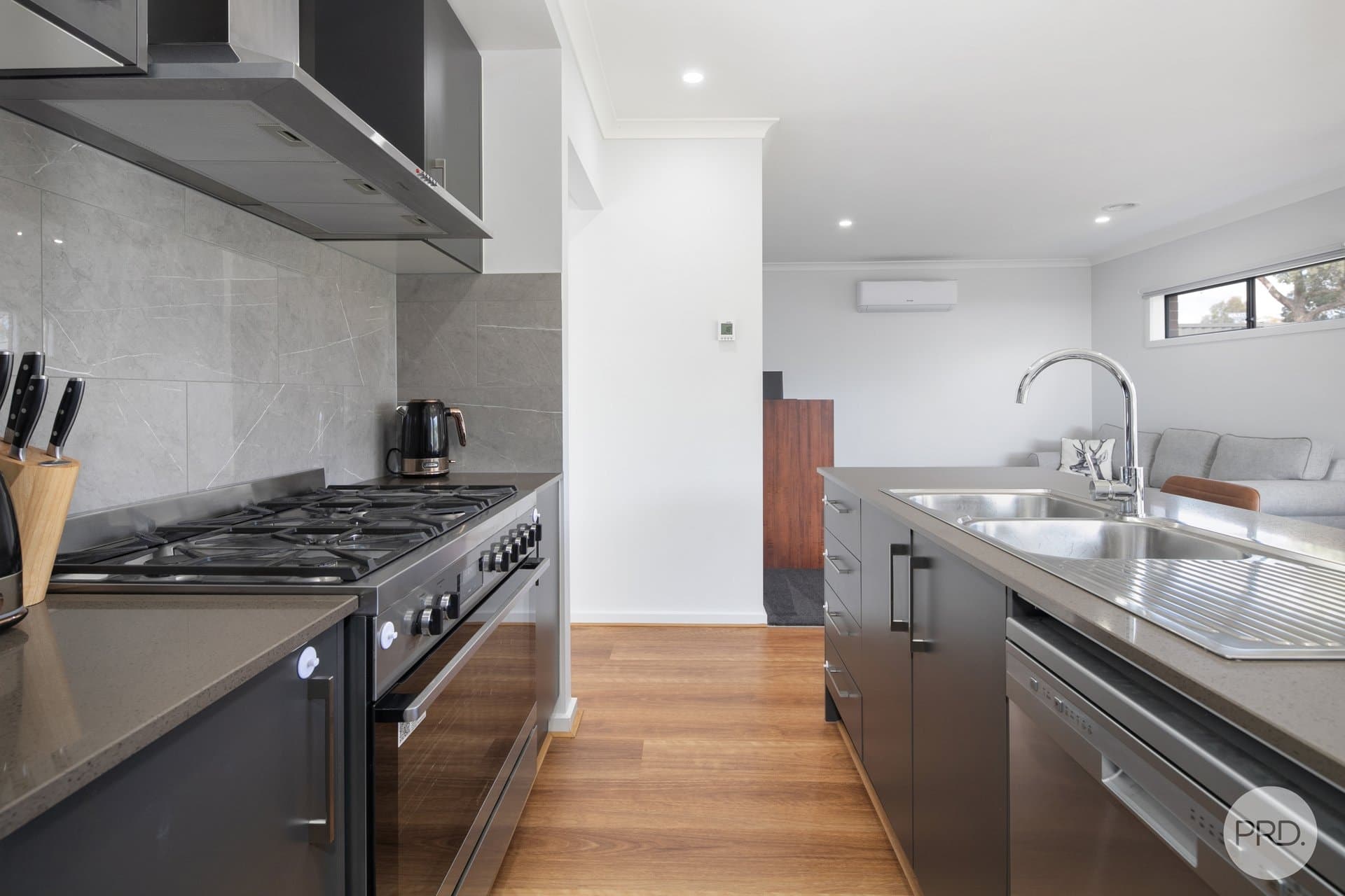 2 Henlix Court, MOUNT CLEAR VIC 3350, Mount Clear - Thumbnail 3