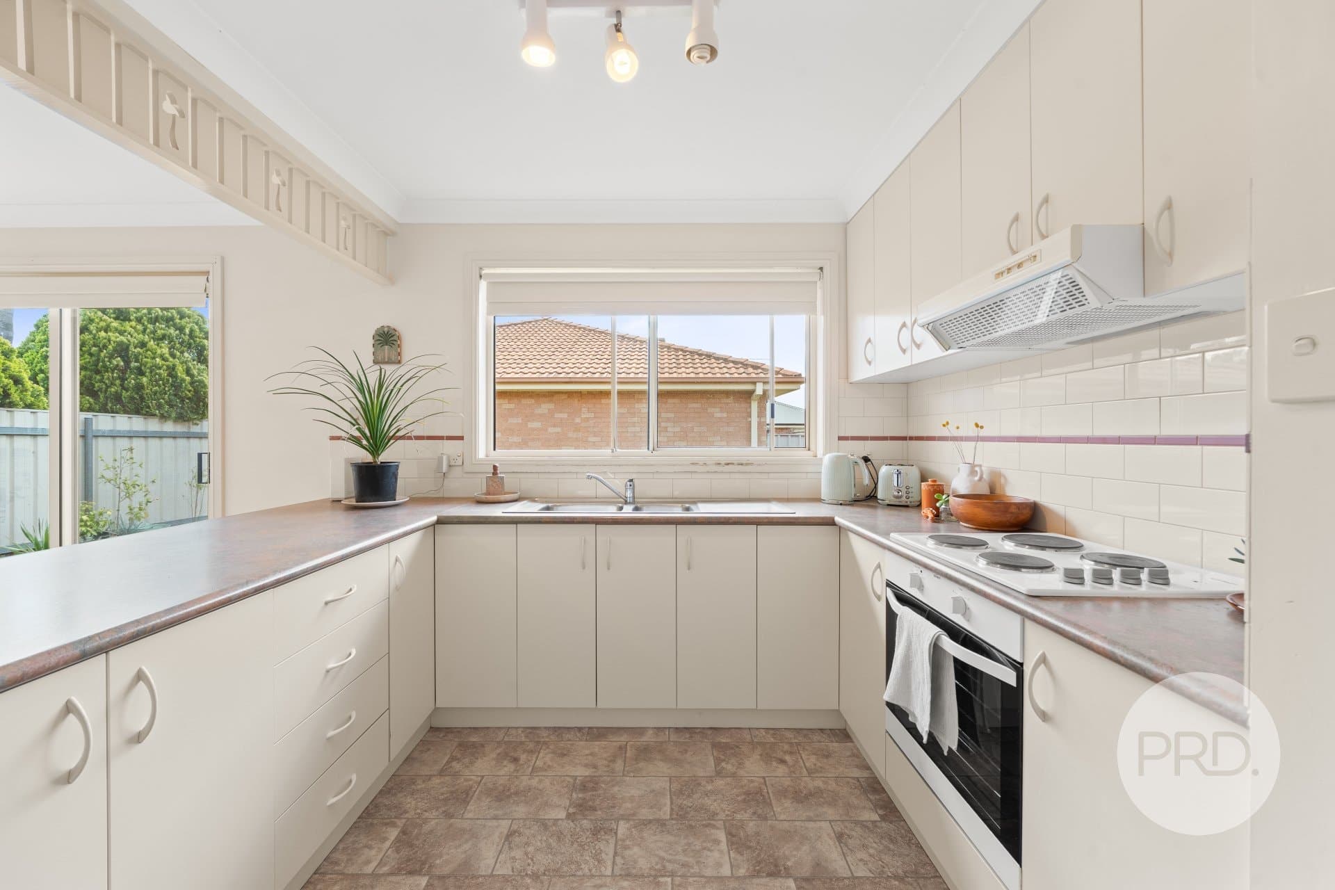 1&2/5 Paldi Crescent, GLENFIELD PARK NSW 2650, Property Image - Thumbnail 2