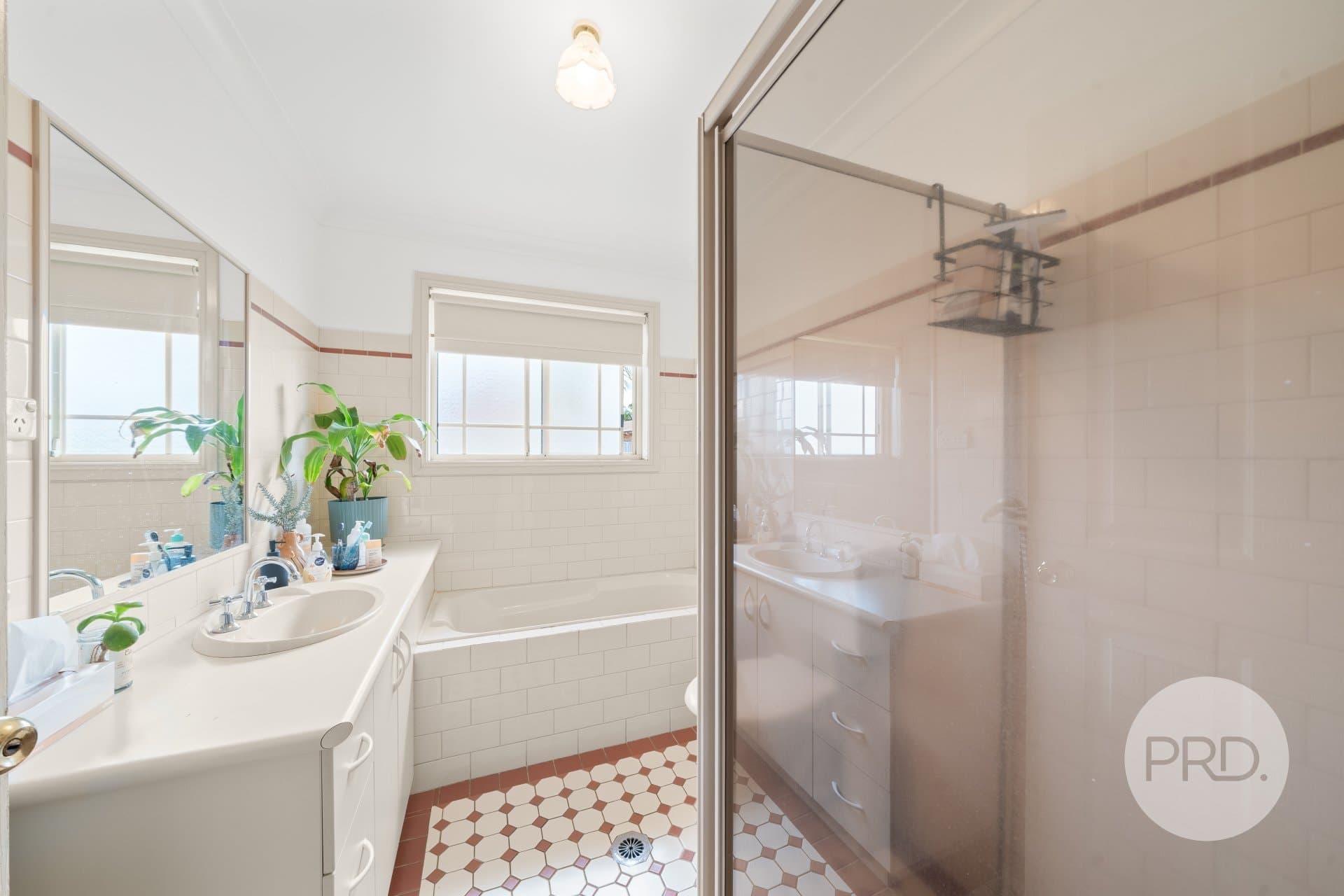 1&2/5 Paldi Crescent, GLENFIELD PARK NSW 2650, Property Image - Thumbnail 4