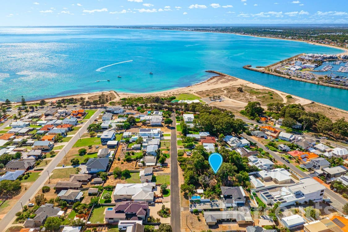 11 Peter Street, HALLS HEAD, WA 6210, Halls Head - Thumbnail 4