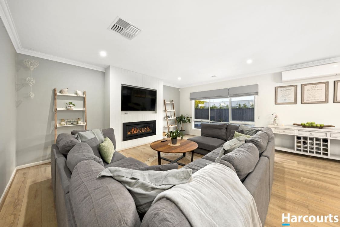 9 Dianella Way, LYSTERFIELD, VIC 3156, Lysterfield - Thumbnail 2