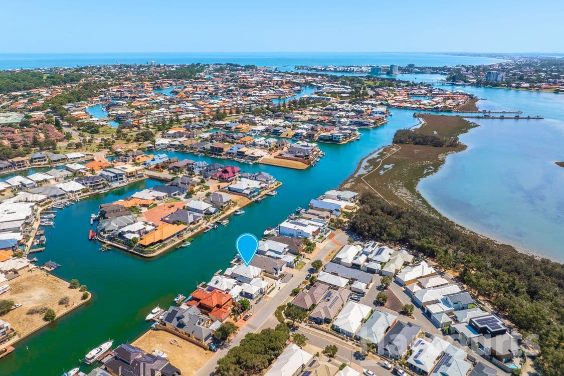 36 Leisure Way, HALLS HEAD, WA 6210, Halls Head - Thumbnail 2