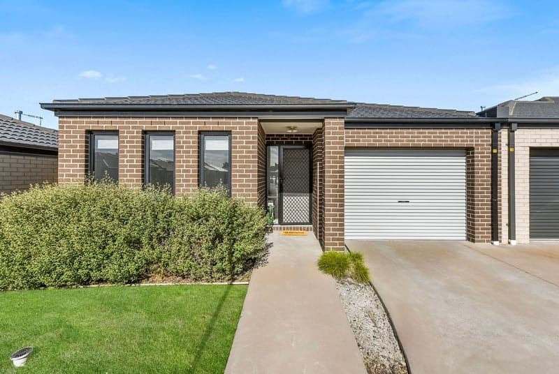 39 Renlik Circuit, CRANBOURNE NORTH, Cranbourne North - Thumbnail 2